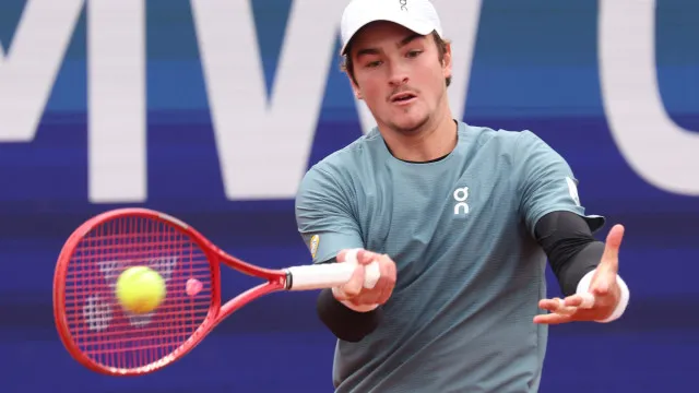 
                    João Fonseca devolve derrotas para chileno e avança às oitavas em Munique
                