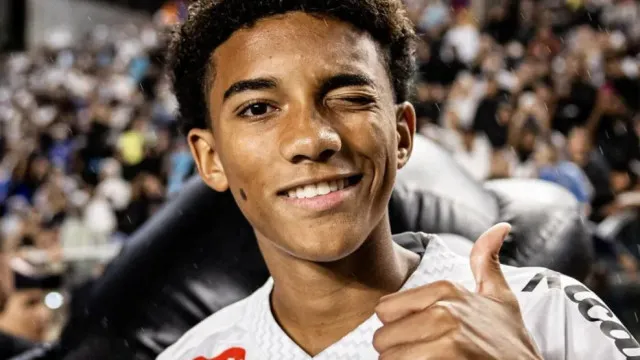 
                    Jornal espanhol chama Robinho Jr. de 'novo Neymar' em meio a negociação de renovação com Santos
                