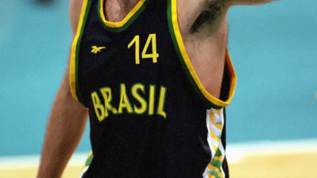 Oscar Schmidt é cremado com a camisa da seleção brasileira de basquete