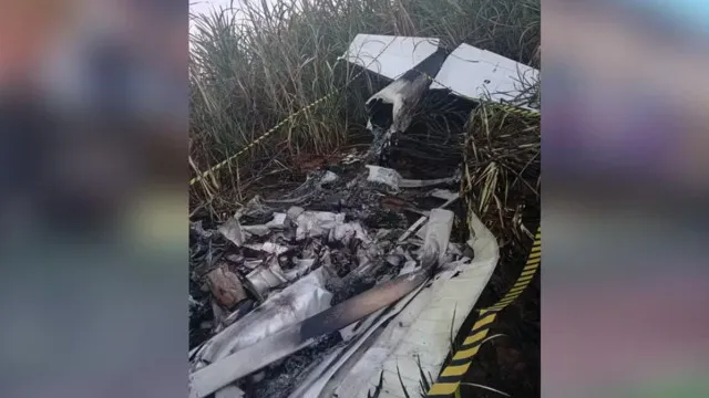 
                    Avião monomotor cai no interior de SP e piloto morre carbonizado
                