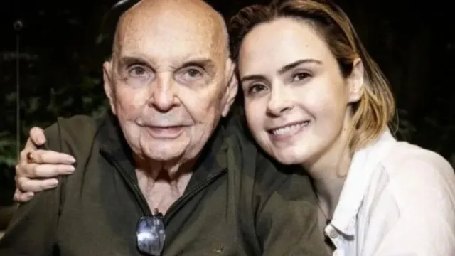 
                    Morre pai de Ana Paula Renault, e família decide não avisá-la
                