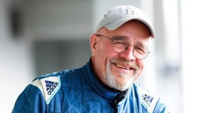 
                    Piloto morre após acidente com sete carros em Nürburgring
                