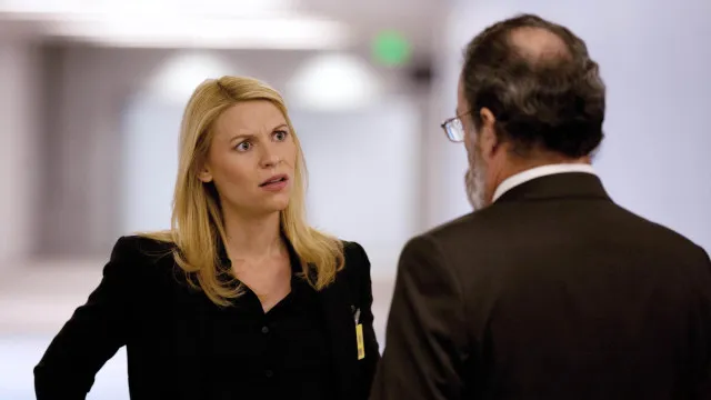 
                    Atrizes que esconderam a gravidez em filmes e séries (e quase ninguém percebeu)
                