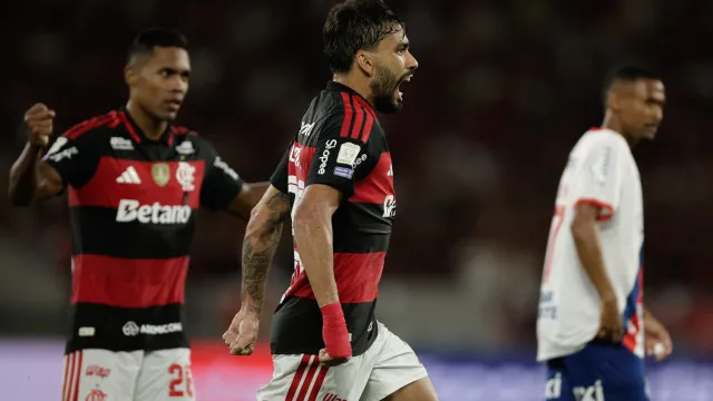 
                    Flamengo vence Bahia, homenageia Oscar Schmidt e chega à vice-liderança
                