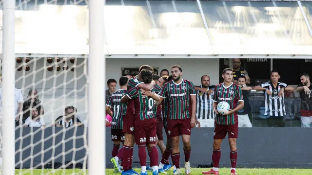 
                    Fluminense vira no fim sobre Santos de Neymar, em jogo com golaços na Vila
                