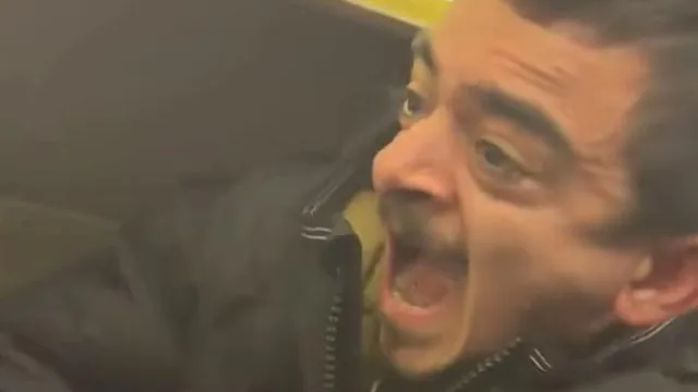 
                    Passageiro se esconde no local das malas para não pagar passagem; veja
                