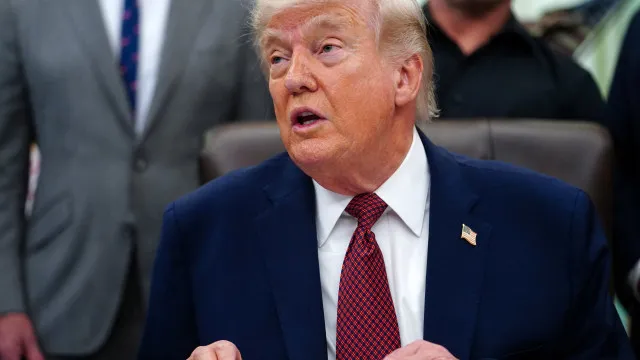 
                    Trump diz que não há acordo porque o Irã é 