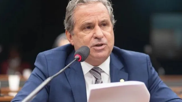 
                    Tadeu Alencar deixa cargo de ministro do Empreendedorismo e aponta 'tensões indesejadas' no PSB
                