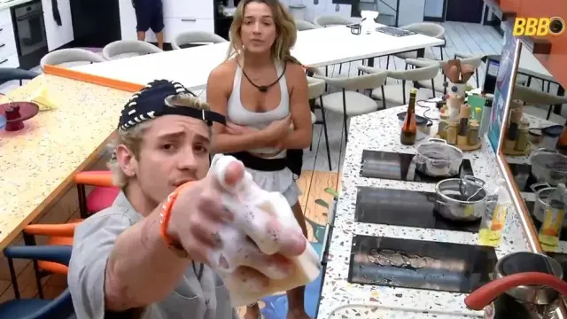 
                    Climão pós-BBB: Samira e Juliano dão unfollow e indicam rompimento
                