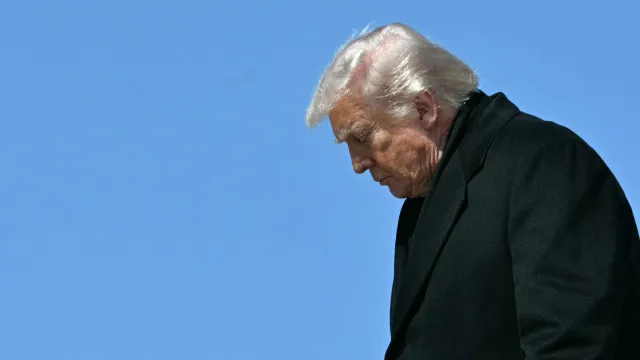 
                    Trump chama proposta do Irã para a paz de pedaço de lixo
                