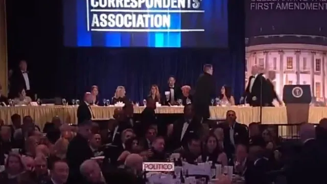 
                    Vídeo mostra momento em que se ouvem disparos e Trump é retirado; veja
                