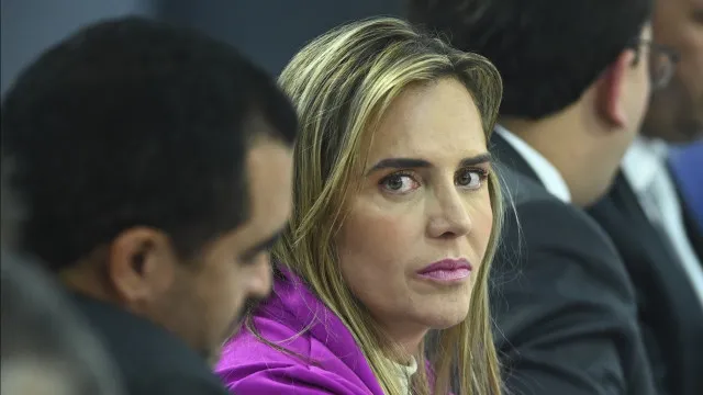 Governadora do DF pede aval da gestão Lula para empréstimo ao BRB