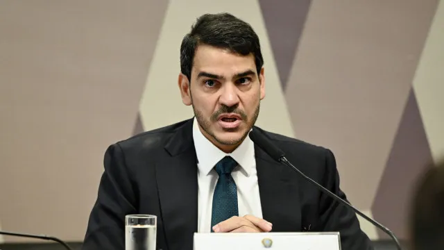 
                    Messias diz que inquéritos precisam ter 'início, meio e fim' e chama Mendonça de 'irmão de fé'
                