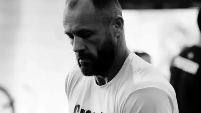 
                    Atleta de crossfit sofre infarto e morre durante treino aos 39 anos
                