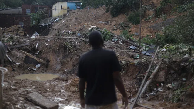 
                    Sobe para 6 o número de mortos nas chuvas em Pernambuco; mais de 2.600 estão fora de casa
                