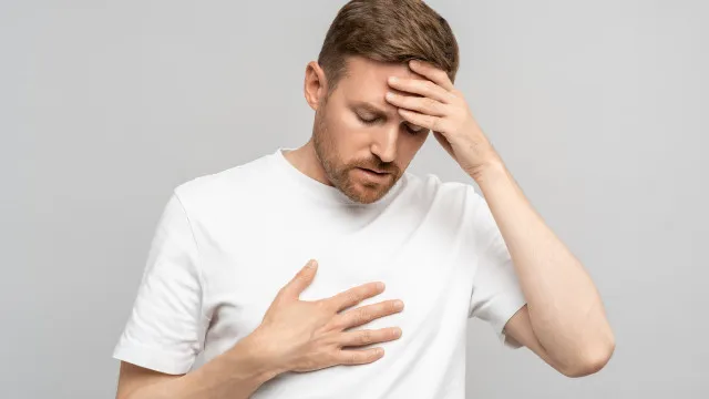 
                    Reduzir o risco de AVC: 7 coisas que nunca deve fazer, segundo médicos
                