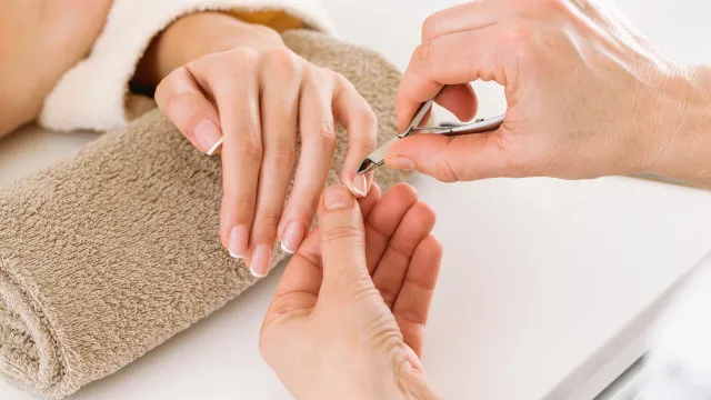 
                    Remover ou não as cutículas? Especialistas explicam os riscos
                