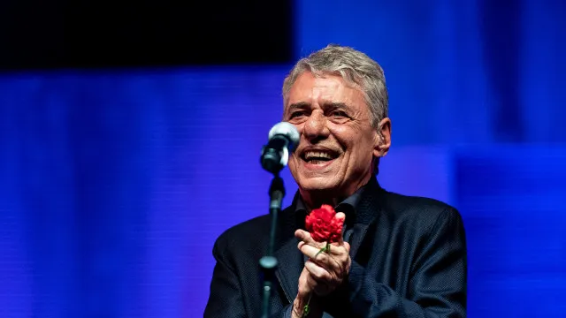 
                    Justiça do Rio decide a favor de Chico Buarque contra a Meta
                