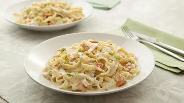
                    Receita de macarrão ninho com salmão al Limone
                
