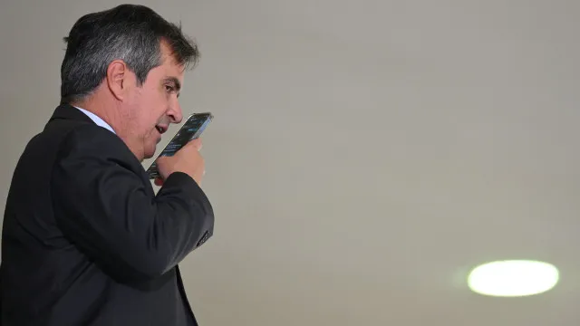 
                    Operação contra Ciro Nogueira é vista como recado para Vorcaro em delação
                