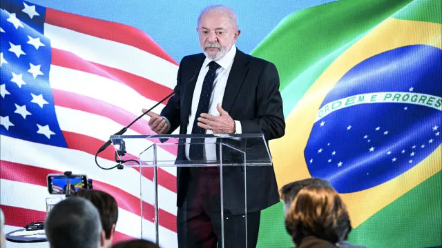
                    Lula volta a defender Pix após tarifaço e diz que 'contra o Brasil ninguém ganha mentindo'
                