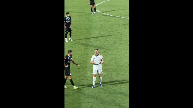 
                    Provocado com gritos por Messi, Cristiano Ronaldo reage com dança; veja
                