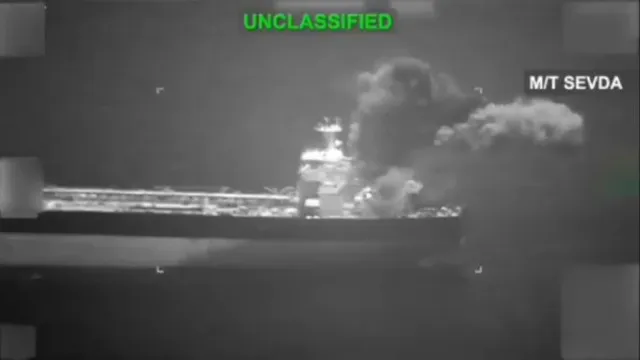 Vídeo: EUA atacam dois petroleiros iranianos. “Violavam bloqueio dos EUA”