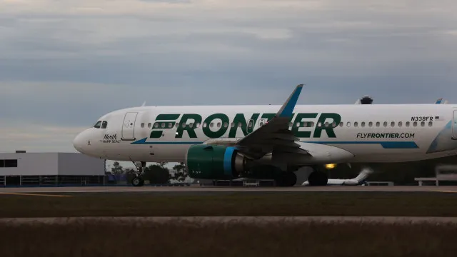 
                    Pedestre morre atropelado por avião no aeroporto de Denver; há 12 feridos
                