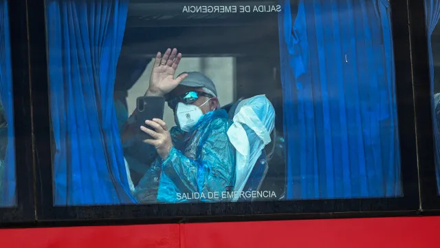 
                    Duas pessoas retiradas de navio testam positivo para o hantavírus
                