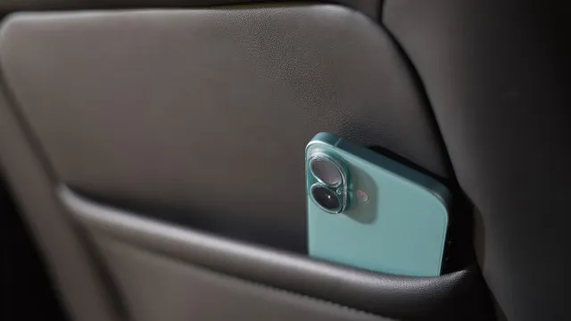 
                    Veja onde nunca deixar o celular para evitar danos e perda de desempenho
                