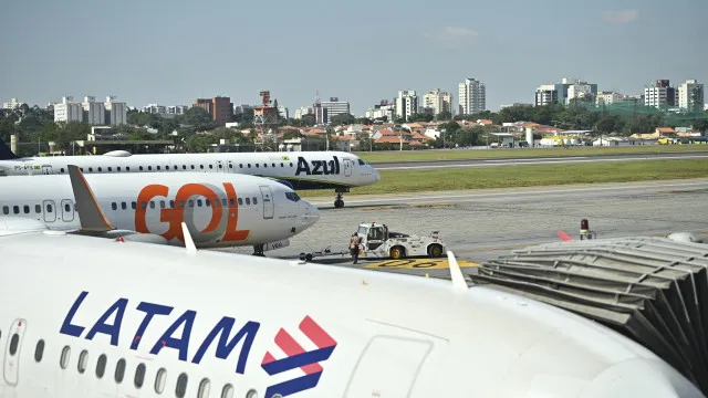 
                    Guerra pressiona caixa de companhias aéreas no Brasil, e setor prevê impacto na aviação regional
                