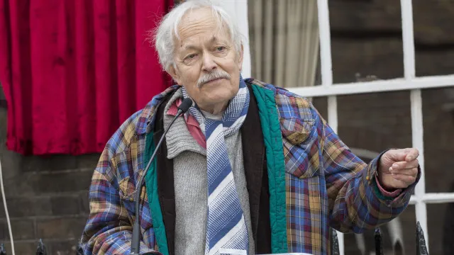 
                    Ator de Star Wars, Michael Pennington morre aos 82 anos
                
