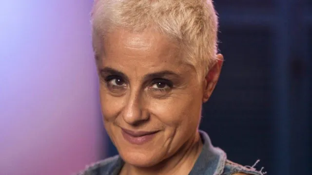 
                    Soraya Ravenle dá bronca em espectadora por uso de celular em musical
                