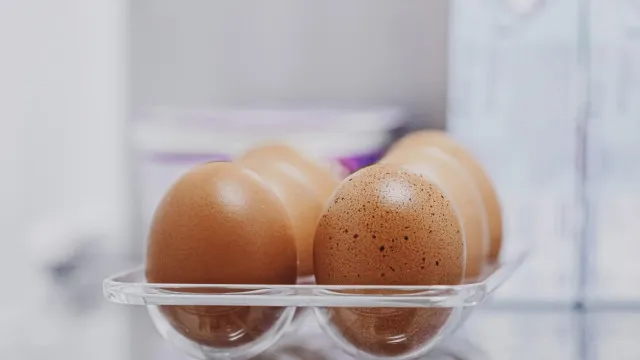 
                    Quanto tempo os ovos duram na geladeira? Saiba como identificar
                