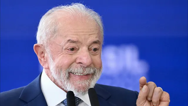 
                    Lula espera renúncia de Jaques Wagner da liderança do governo, dizem aliados
                