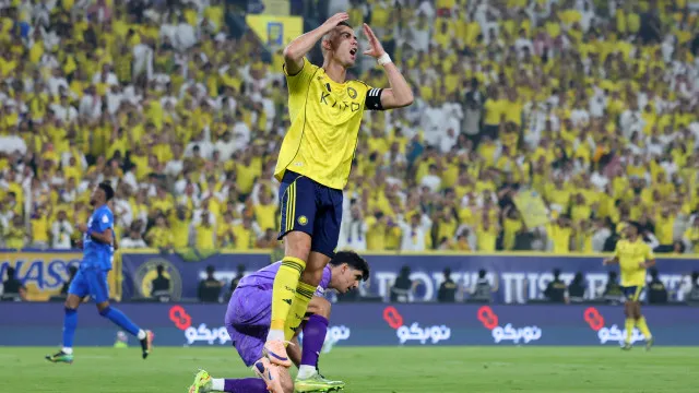 
                    Cristiano Ronaldo chora após título do Al Nassr ser adiado; veja
                