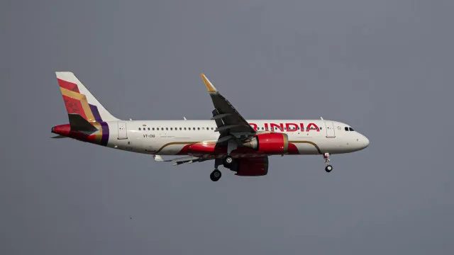 
                    Voo da Air India é desviado após alerta de sequestro e ameaça de bomba
                
