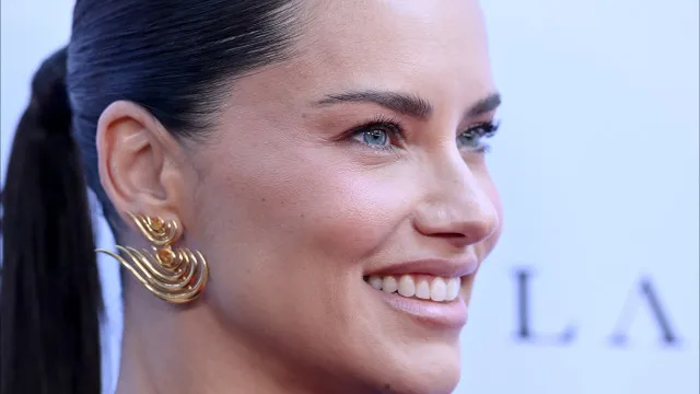 
                    Rinoplastia: Os narizes de famosos mais copiados
                