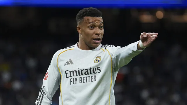 
                    “Isso não é o Real Madrid”: Mbappé reclama e Arbeloa o desmente
                