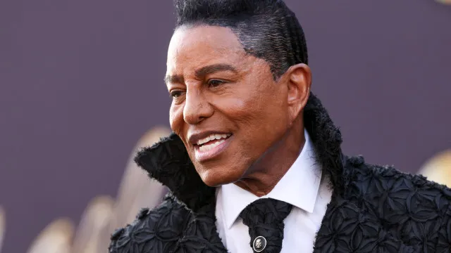 
                    Acusado de estupro, irmão de Michael Jackson é condenado a pagar R$ 33 mi
                