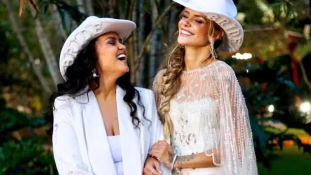 
                    Ex-BBB Marcela Mc Gowan e Luiza Martins comemoram pré-wedding: 'Noivinhas'
                