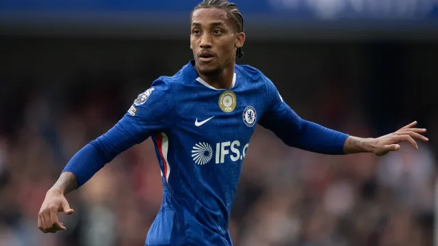 
                    João Pedro renova com o Chelsea e conquista Xabi Alonso: 