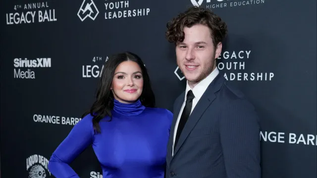 
                    Irmãos em 'Modern Family', Ariel Winter e Nolan Gould passam a morar juntos na vida real
                