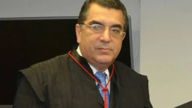 
                    Juiz federal é encontrado morto após mais de um mês desaparecido no Rio
                