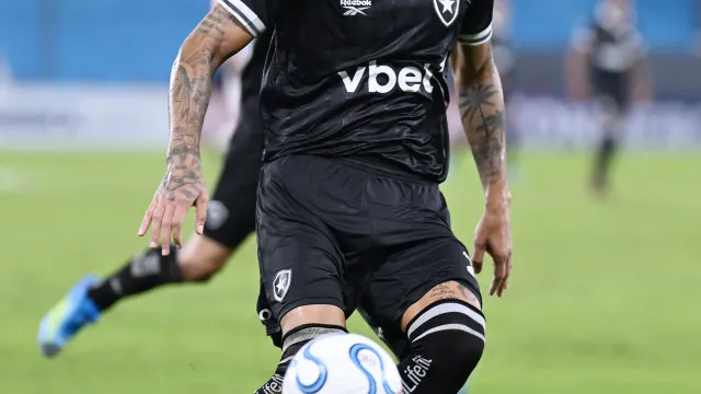 Palmeiras anuncia contratação do zagueiro Alexander Barboza, ex-Botafogo