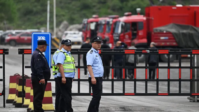 
                    China revisa para 82 o número de mortos em explosão de mina de carvão
                