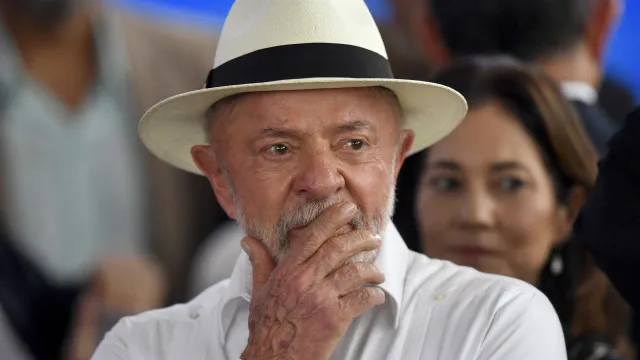 
                    Lula faz radioterapia após retirar lesão de câncer de pele no couro cabeludo
                