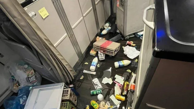 
                    Turbulência provoca 10 feridos em voo entre Austrália e Hong Kong; veja
                