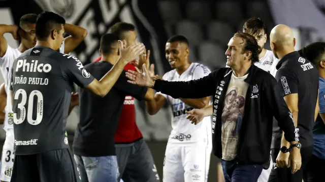 
                    Cuca reclama de 'disse me disse' dentro do Santos e revela pré-temporada em Portugal
                