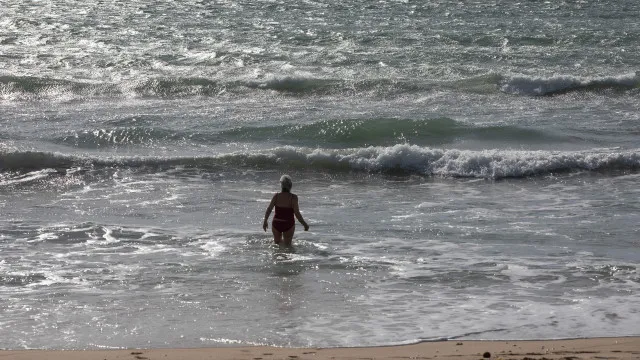 
                    Quanto tempo uma pessoa consegue sobreviver perdida no mar?
                